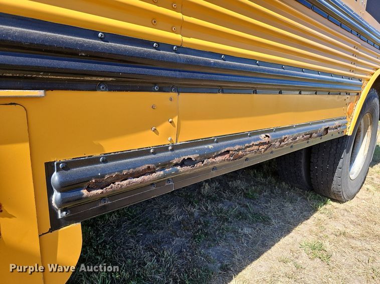 image for item DQ0118 1991 Thomas Built  school bus