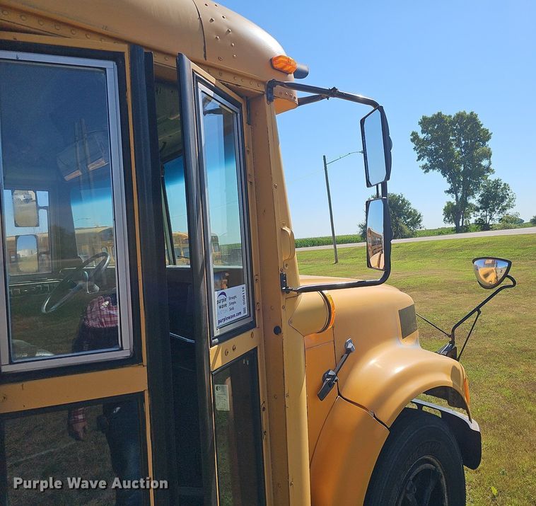 image for item DQ0118 1991 Thomas Built  school bus