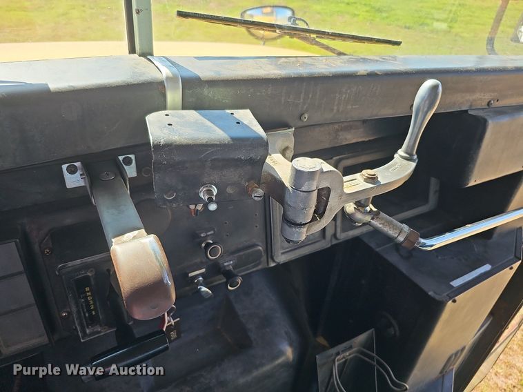 image for item DQ0118 1991 Thomas Built  school bus