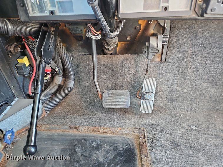 image for item DQ0119 1996 Thomas Built 3800  school bus