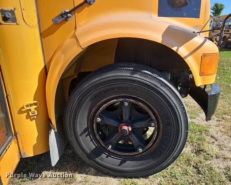 image for item DQ0119 1996 Thomas Built 3800  school bus