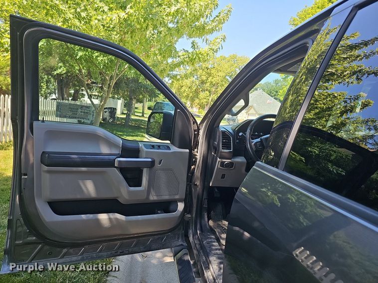 image for item DQ0120 2015 Ford F150 XLT  SuperCrew pickup truck