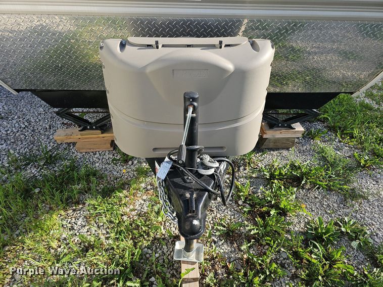 image for item DQ0127 2015 CrossRoads ZT231FB15  camper