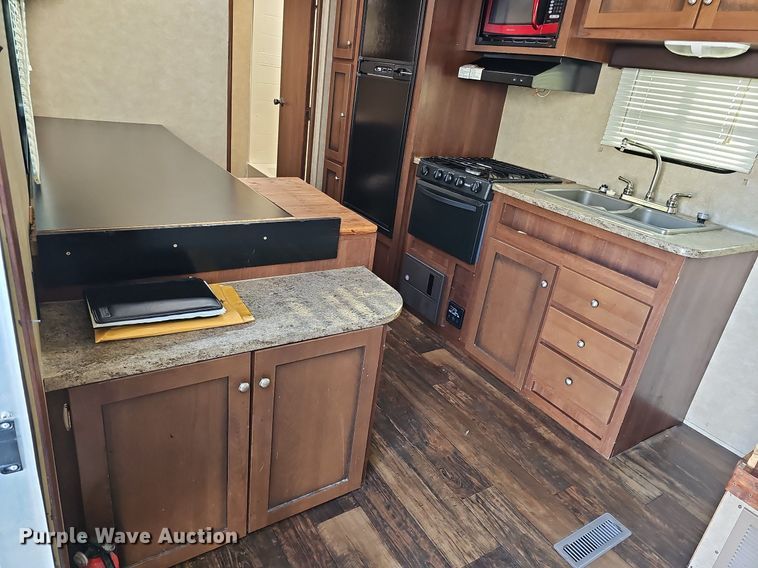 image for item DQ0127 2015 CrossRoads ZT231FB15  camper