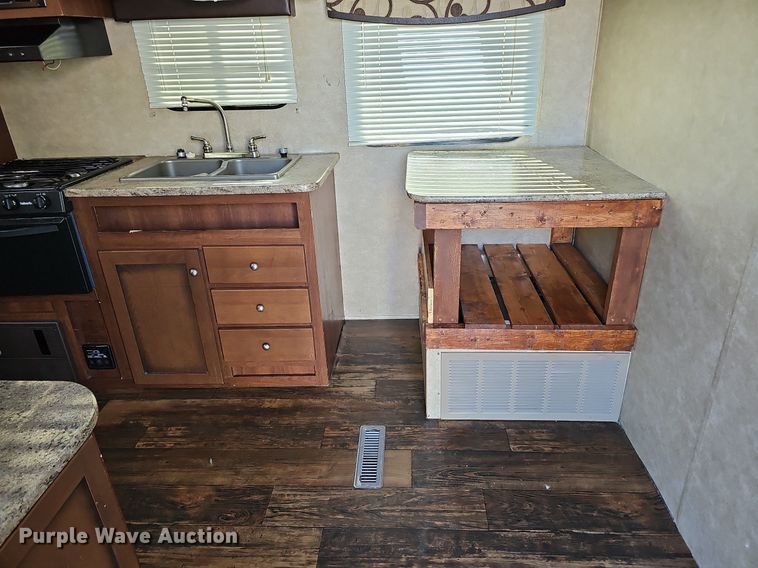 image for item DQ0127 2015 CrossRoads ZT231FB15  camper