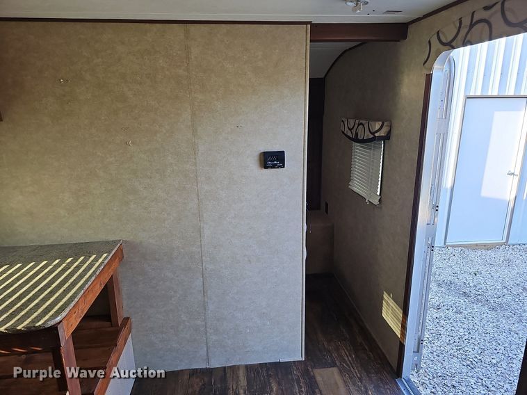 image for item DQ0127 2015 CrossRoads ZT231FB15  camper