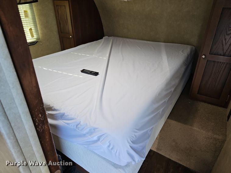 image for item DQ0127 2015 CrossRoads ZT231FB15  camper