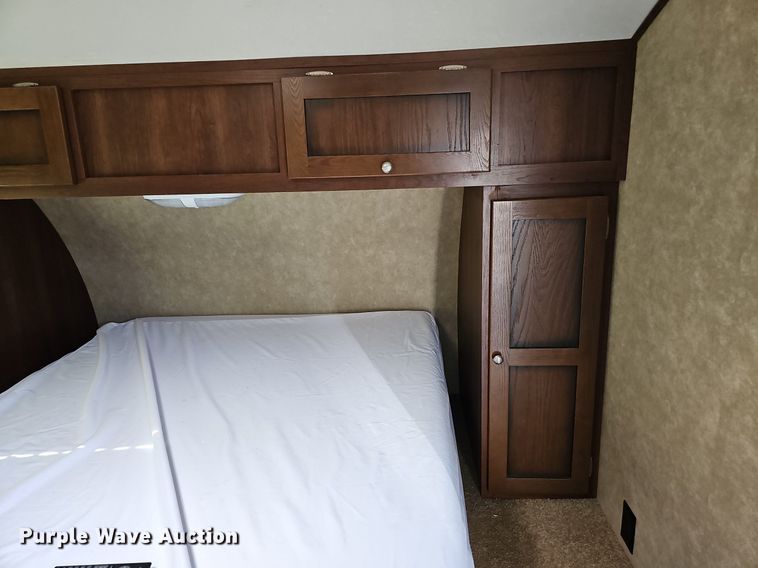 image for item DQ0127 2015 CrossRoads ZT231FB15  camper