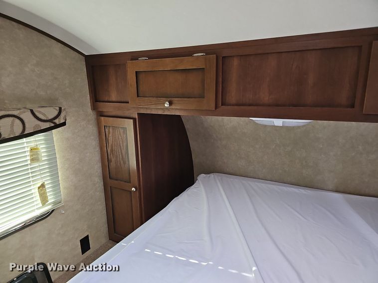 image for item DQ0127 2015 CrossRoads ZT231FB15  camper