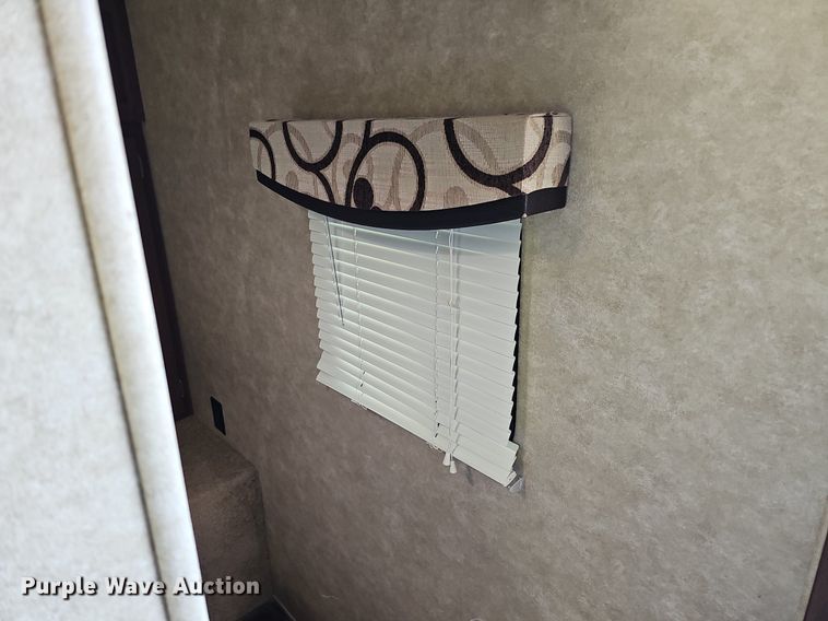 image for item DQ0127 2015 CrossRoads ZT231FB15  camper