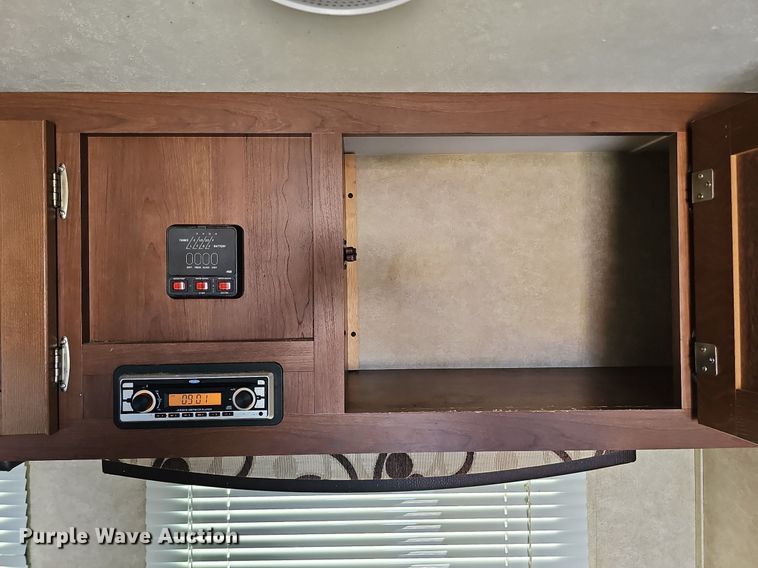 image for item DQ0127 2015 CrossRoads ZT231FB15  camper