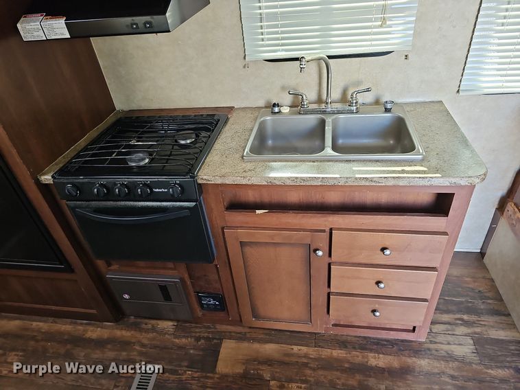 image for item DQ0127 2015 CrossRoads ZT231FB15  camper