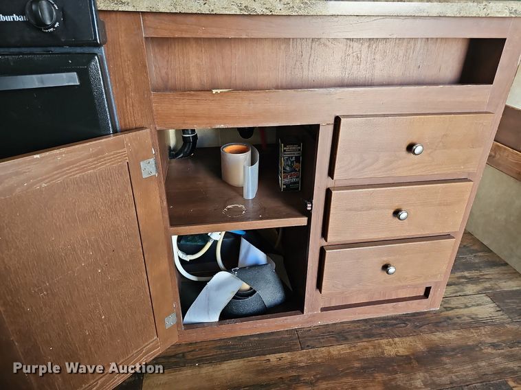 image for item DQ0127 2015 CrossRoads ZT231FB15  camper