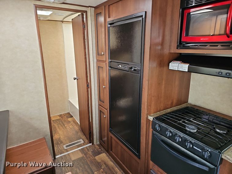 image for item DQ0127 2015 CrossRoads ZT231FB15  camper