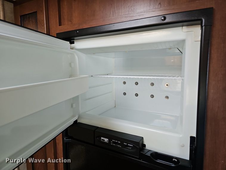 image for item DQ0127 2015 CrossRoads ZT231FB15  camper