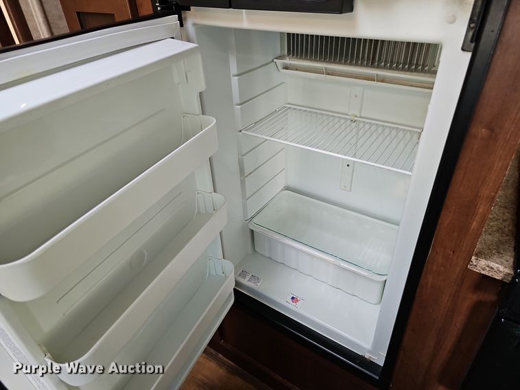 image for item DQ0127 2015 CrossRoads ZT231FB15  camper