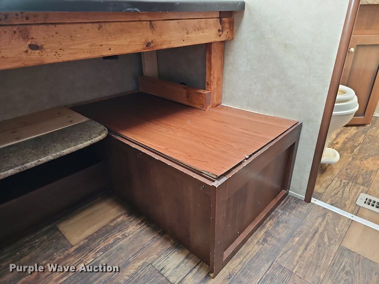 image for item DQ0127 2015 CrossRoads ZT231FB15  camper