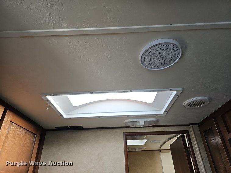 image for item DQ0127 2015 CrossRoads ZT231FB15  camper