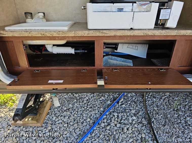 image for item DQ0127 2015 CrossRoads ZT231FB15  camper