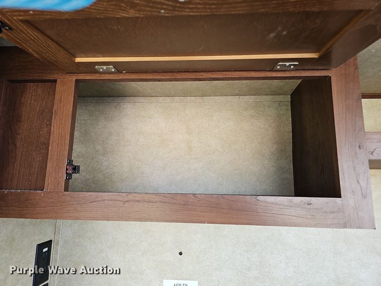 image for item DQ0127 2015 CrossRoads ZT231FB15  camper