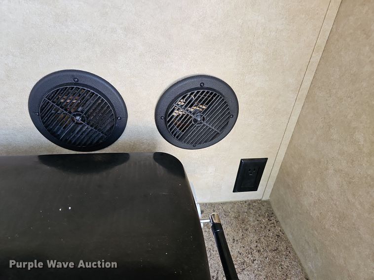 image for item DQ0127 2015 CrossRoads ZT231FB15  camper