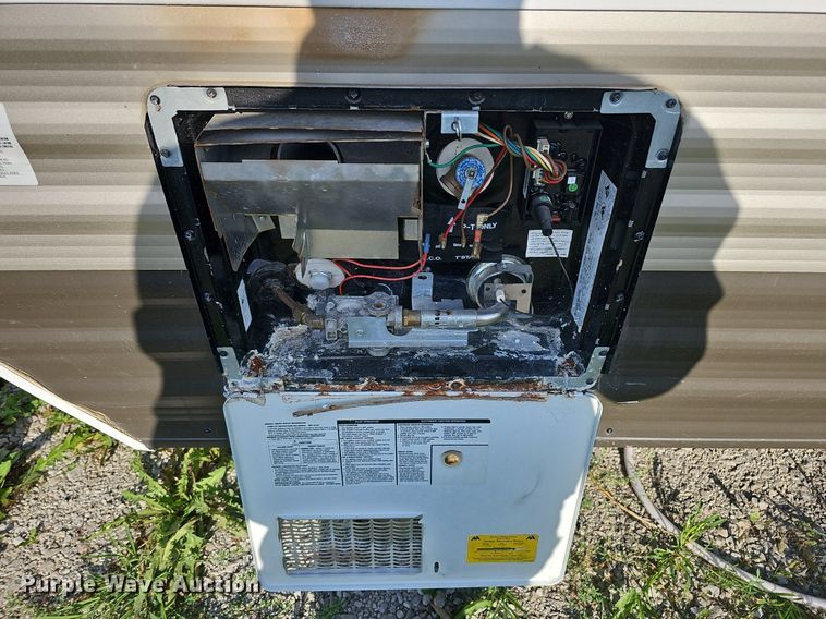 image for item DQ0127 2015 CrossRoads ZT231FB15  camper