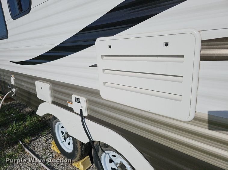 image for item DQ0127 2015 CrossRoads ZT231FB15  camper