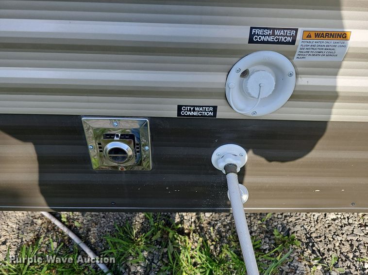 image for item DQ0127 2015 CrossRoads ZT231FB15  camper