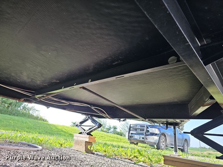 image for item DQ0127 2015 CrossRoads ZT231FB15  camper