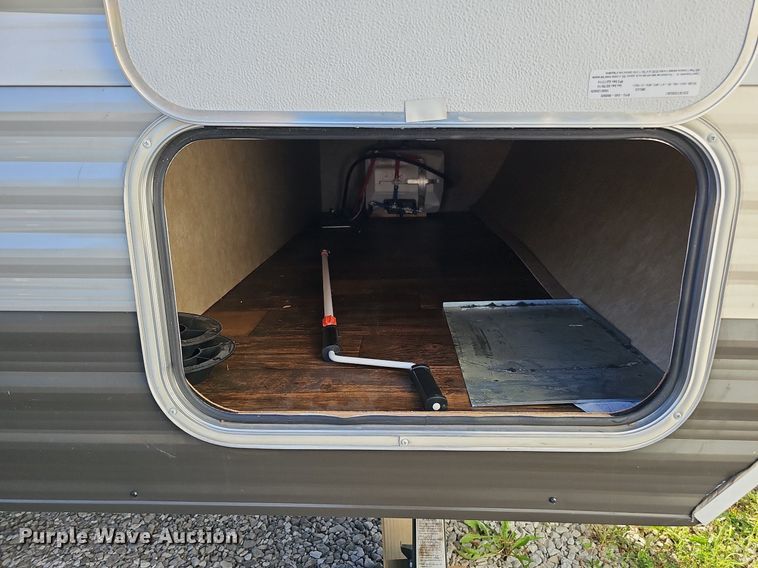 image for item DQ0127 2015 CrossRoads ZT231FB15  camper