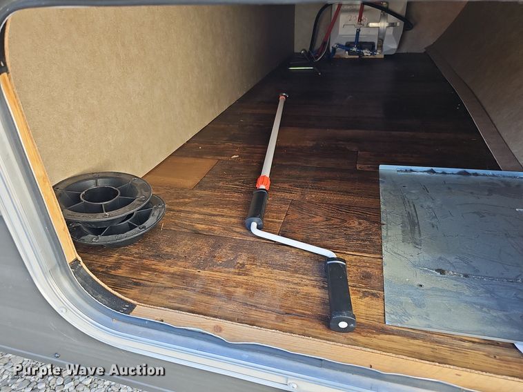 image for item DQ0127 2015 CrossRoads ZT231FB15  camper