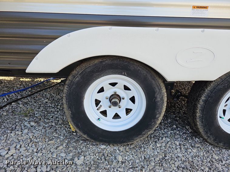 image for item DQ0127 2015 CrossRoads ZT231FB15  camper