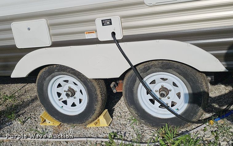 image for item DQ0127 2015 CrossRoads ZT231FB15  camper
