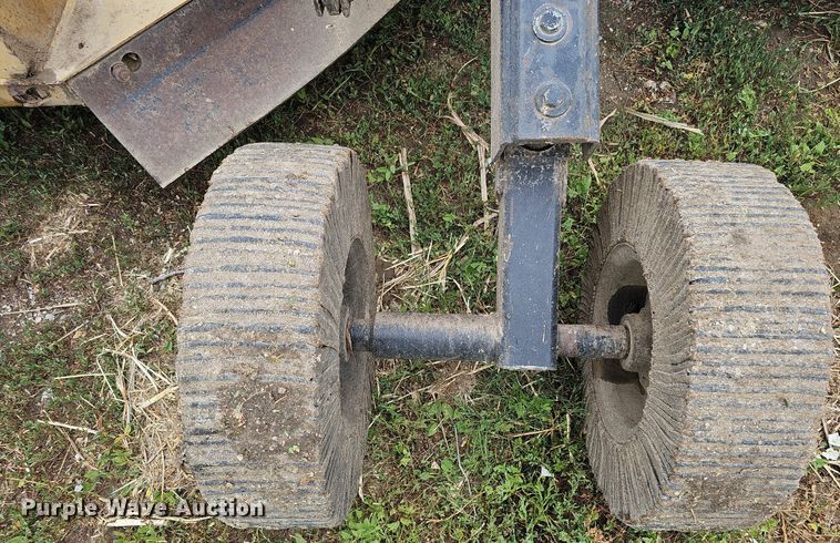 image for item DQ0130 Land Pride  batwing rotary mower