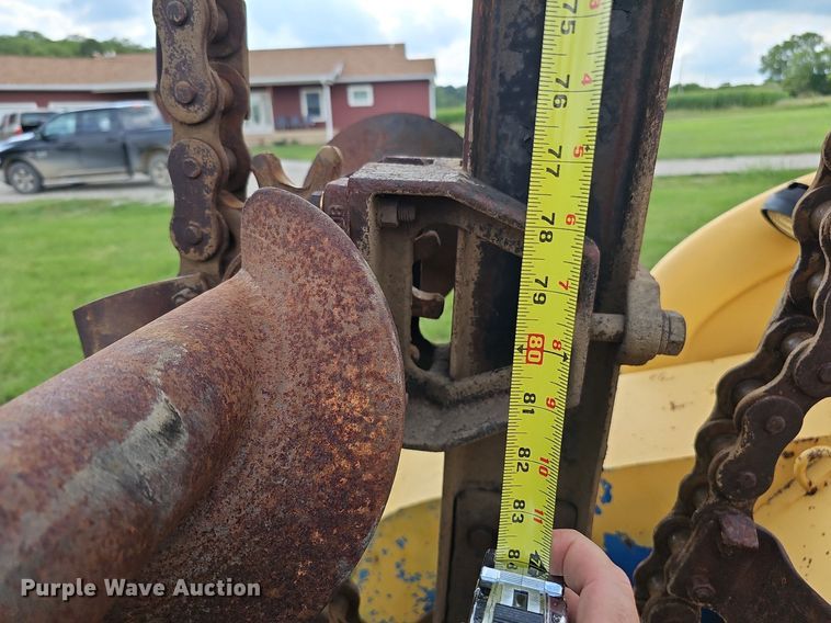 image for item DQ0131 Ford 4400  tractor