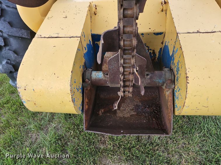 image for item DQ0131 Ford 4400  tractor