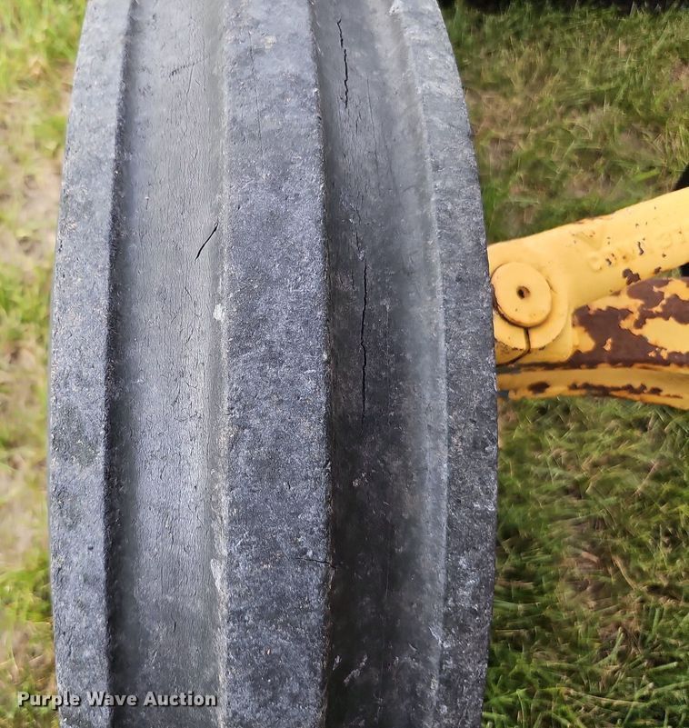 image for item DQ0131 Ford 4400  tractor