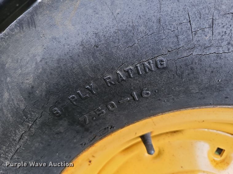 image for item DQ0131 Ford 4400  tractor