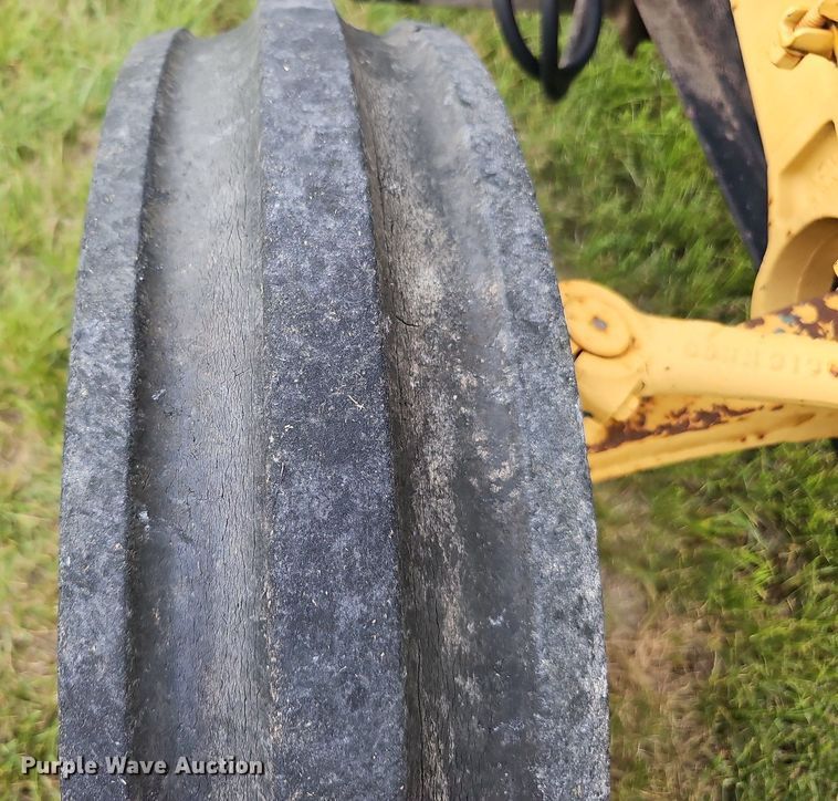 image for item DQ0131 Ford 4400  tractor