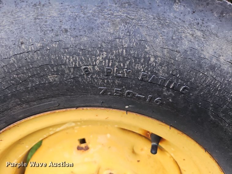 image for item DQ0131 Ford 4400  tractor