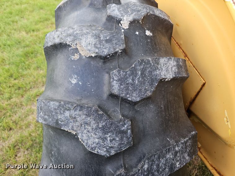 image for item DQ0131 Ford 4400  tractor