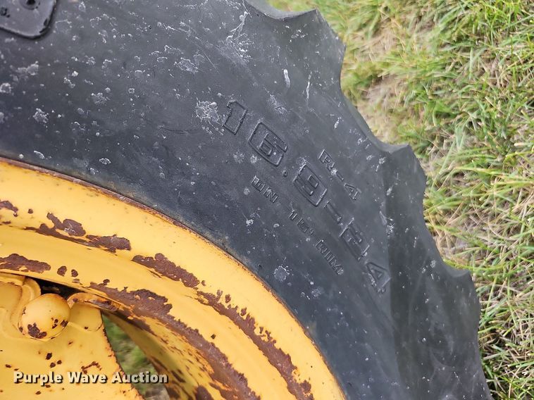 image for item DQ0131 Ford 4400  tractor