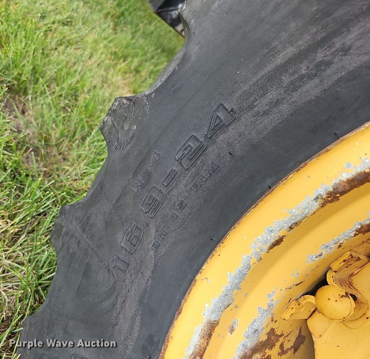 image for item DQ0131 Ford 4400  tractor