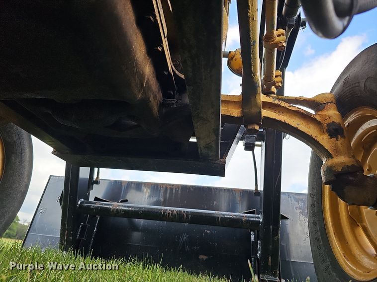 image for item DQ0131 Ford 4400  tractor