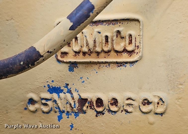 image for item DQ0131 Ford 4400  tractor