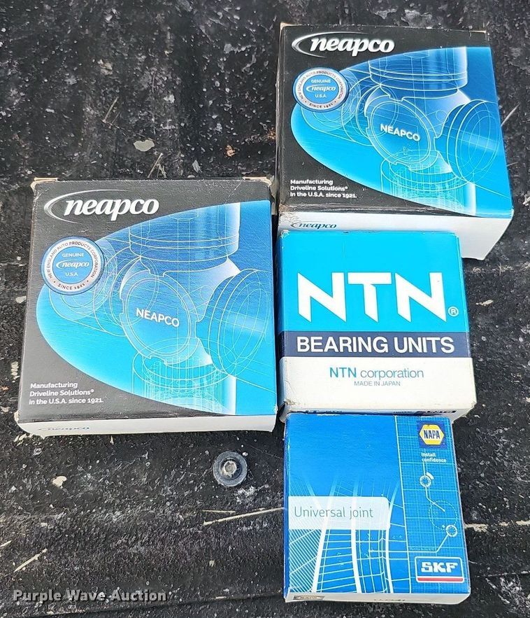 image for item DQ0131 Ford 4400  tractor