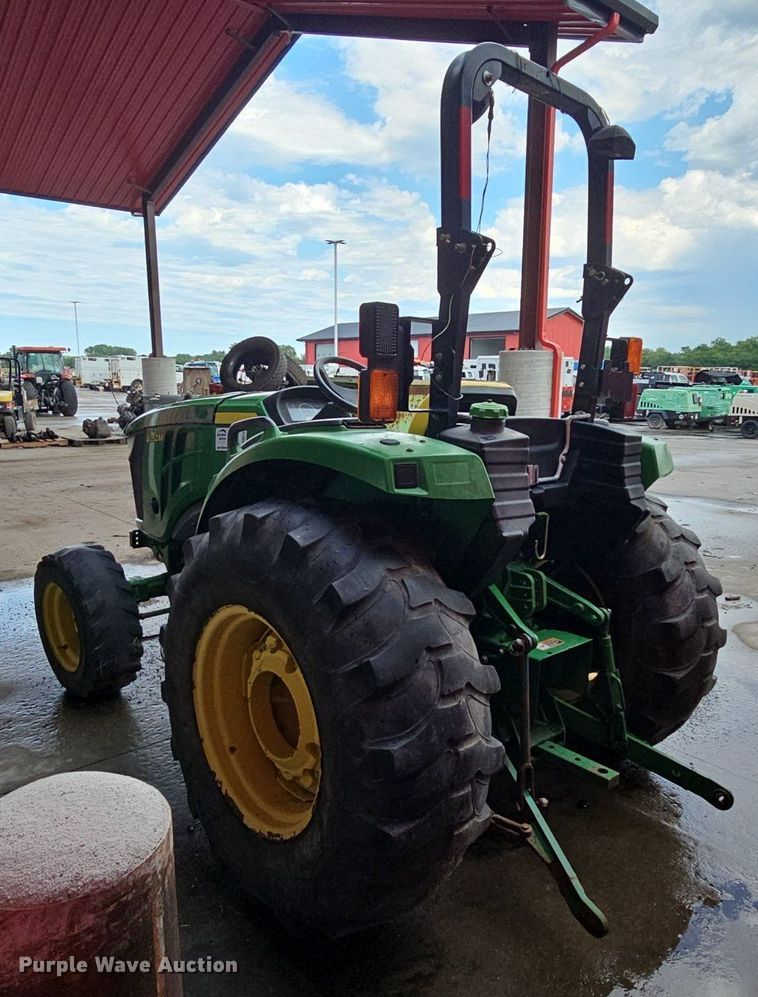 image for item DQ0147 2015 John Deere  4052M tractor