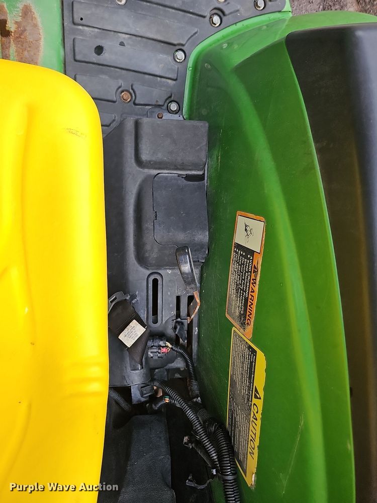 image for item DQ0147 2015 John Deere  4052M tractor