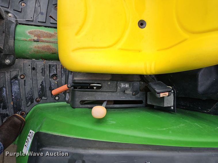 image for item DQ0147 2015 John Deere  4052M tractor