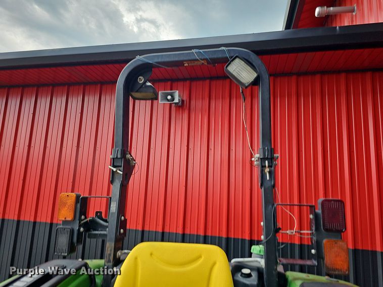 image for item DQ0147 2015 John Deere  4052M tractor